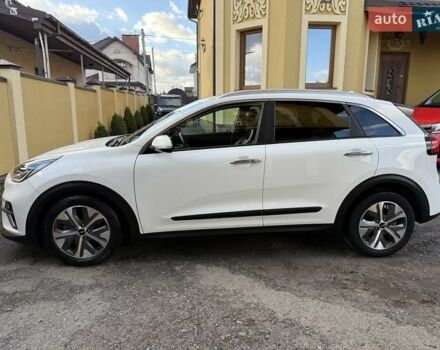 Белый Киа Niro, объемом двигателя 0 л и пробегом 94 тыс. км за 21900 $, фото 3 на Automoto.ua