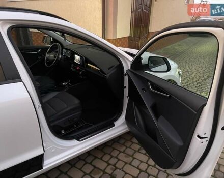 Білий Кіа Niro, об'ємом двигуна 0 л та пробігом 90 тис. км за 25300 $, фото 47 на Automoto.ua