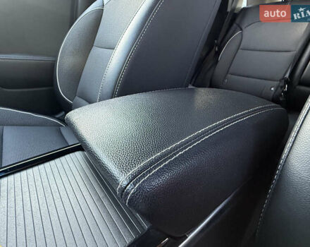 Белый Киа Niro, объемом двигателя 0 л и пробегом 115 тыс. км за 18900 $, фото 24 на Automoto.ua