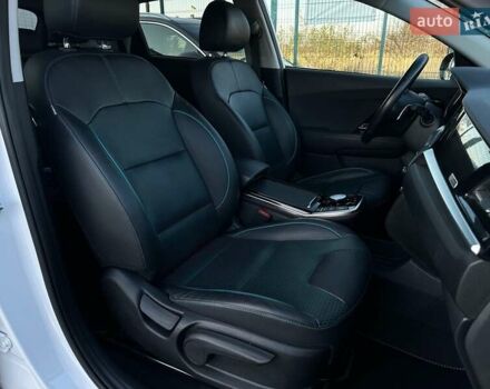 Білий Кіа Niro, об'ємом двигуна 0 л та пробігом 59 тис. км за 24900 $, фото 90 на Automoto.ua