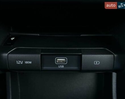 Білий Кіа Niro, об'ємом двигуна 0 л та пробігом 59 тис. км за 24900 $, фото 14 на Automoto.ua