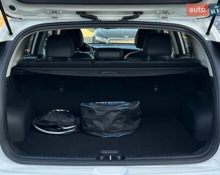 Білий Кіа Niro, об'ємом двигуна 0 л та пробігом 59 тис. км за 24900 $, фото 83 на Automoto.ua