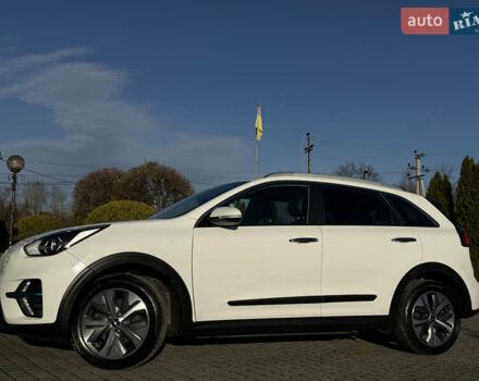 Белый Киа Niro, объемом двигателя 0 л и пробегом 115 тыс. км за 18900 $, фото 3 на Automoto.ua
