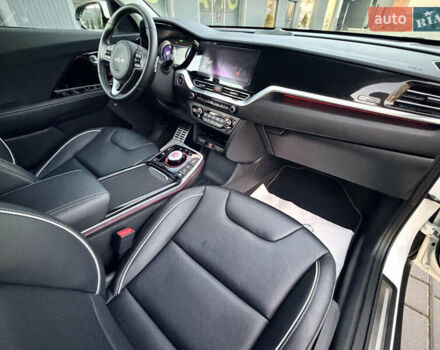 Білий Кіа Niro, об'ємом двигуна 0 л та пробігом 30 тис. км за 24700 $, фото 17 на Automoto.ua