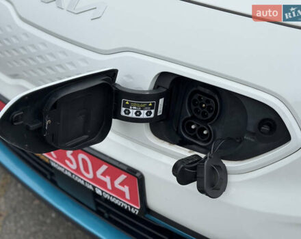 Білий Кіа Niro, об'ємом двигуна 0 л та пробігом 136 тис. км за 20500 $, фото 11 на Automoto.ua