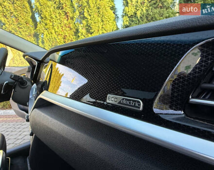 Белый Киа Niro, объемом двигателя 0 л и пробегом 115 тыс. км за 18900 $, фото 39 на Automoto.ua