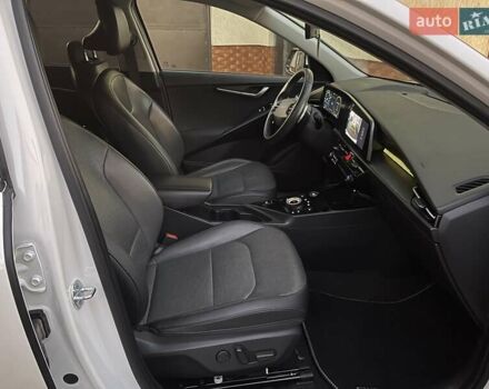 Білий Кіа Niro, об'ємом двигуна 0 л та пробігом 90 тис. км за 25300 $, фото 49 на Automoto.ua