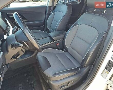Білий Кіа Niro, об'ємом двигуна 0 л та пробігом 112 тис. км за 13000 $, фото 5 на Automoto.ua