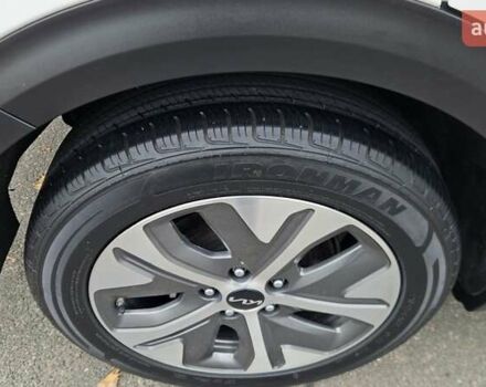 Белый Киа Niro, объемом двигателя 0 л и пробегом 131 тыс. км за 19999 $, фото 13 на Automoto.ua