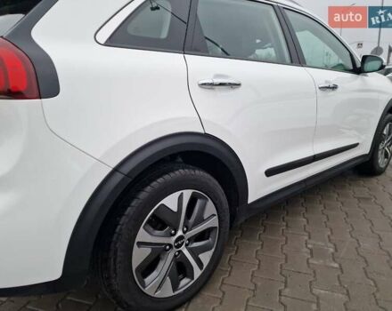 Білий Кіа Niro, об'ємом двигуна 0 л та пробігом 107 тис. км за 20600 $, фото 9 на Automoto.ua