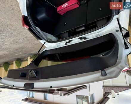 Белый Киа Niro, объемом двигателя 0 л и пробегом 94 тыс. км за 21900 $, фото 123 на Automoto.ua