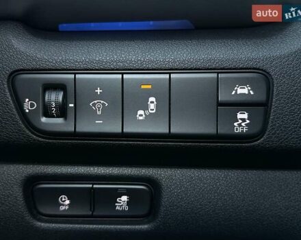 Білий Кіа Niro, об'ємом двигуна 0 л та пробігом 59 тис. км за 24900 $, фото 7 на Automoto.ua