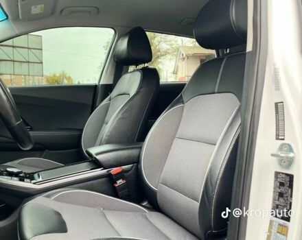 Кіа Niro 2022 у Кропивницькому (Кіровограді) на Automoto.ua Білий Кіа Niro, об'ємом двигуна 0 л та пробігом 68 тис. км за 20600 $, фото 23 на Automoto.ua