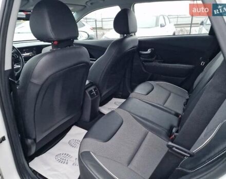 Білий Кіа Niro, об'ємом двигуна 0 л та пробігом 107 тис. км за 20600 $, фото 35 на Automoto.ua