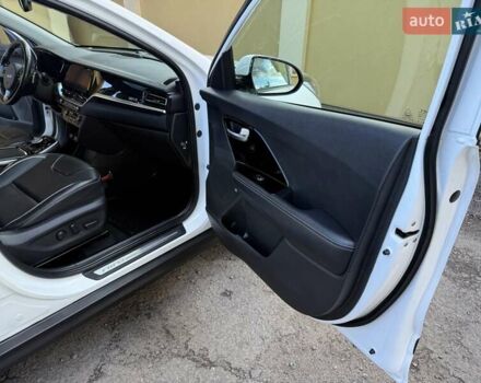 Белый Киа Niro, объемом двигателя 0 л и пробегом 94 тыс. км за 21900 $, фото 71 на Automoto.ua