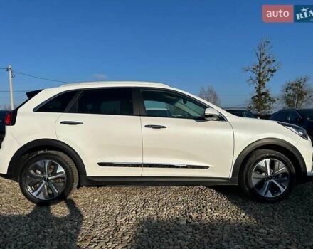Білий Кіа Niro, об'ємом двигуна 0 л та пробігом 59 тис. км за 24900 $, фото 24 на Automoto.ua