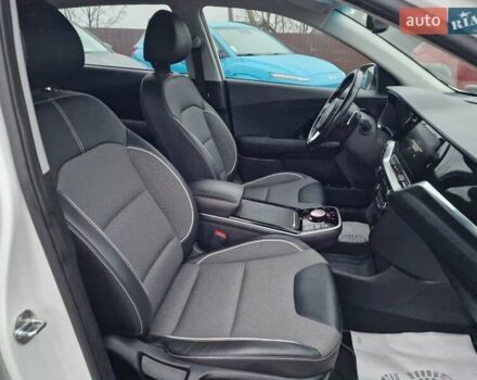 Білий Кіа Niro, об'ємом двигуна 0 л та пробігом 107 тис. км за 20600 $, фото 39 на Automoto.ua