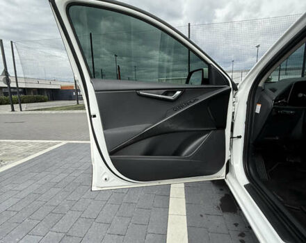 Белый Киа Niro, объемом двигателя 0 л и пробегом 56 тыс. км за 24999 $, фото 11 на Automoto.ua