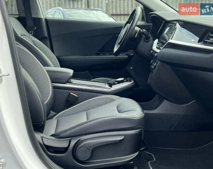 Білий Кіа Niro, об'ємом двигуна 0 л та пробігом 55 тис. км за 23526 $, фото 43 на Automoto.ua
