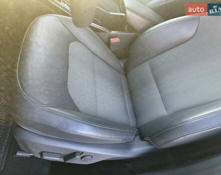 Білий Кіа Niro, об'ємом двигуна 1.58 л та пробігом 61 тис. км за 25990 $, фото 16 на Automoto.ua