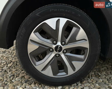 Белый Киа Niro, объемом двигателя 0 л и пробегом 53 тыс. км за 24400 $, фото 25 на Automoto.ua