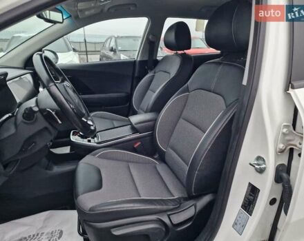 Білий Кіа Niro, об'ємом двигуна 0 л та пробігом 107 тис. км за 20600 $, фото 22 на Automoto.ua