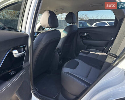 Білий Кіа Niro, об'ємом двигуна 0 л та пробігом 44 тис. км за 23900 $, фото 6 на Automoto.ua