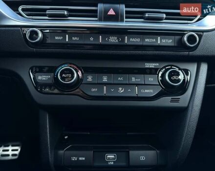 Білий Кіа Niro, об'ємом двигуна 0 л та пробігом 59 тис. км за 24900 $, фото 60 на Automoto.ua