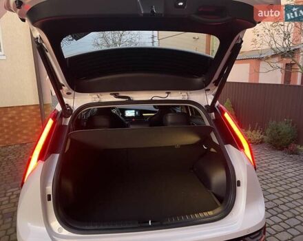 Білий Кіа Niro, об'ємом двигуна 0 л та пробігом 90 тис. км за 25300 $, фото 41 на Automoto.ua