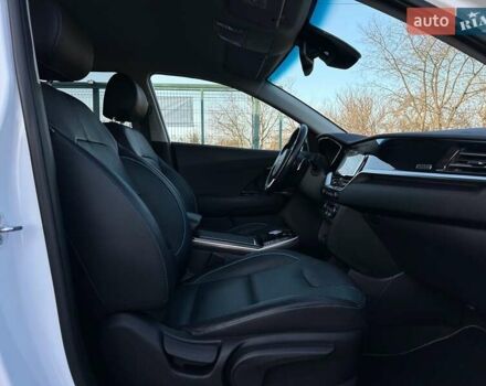 Білий Кіа Niro, об'ємом двигуна 0 л та пробігом 59 тис. км за 24900 $, фото 89 на Automoto.ua