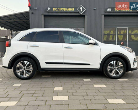 Білий Кіа Niro, об'ємом двигуна 0 л та пробігом 30 тис. км за 24700 $, фото 11 на Automoto.ua