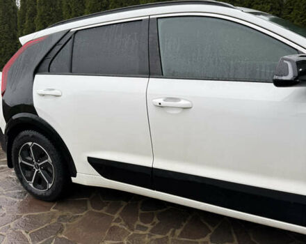 Білий Кіа Niro, об'ємом двигуна 1.58 л та пробігом 40 тис. км за 35000 $, фото 2 на Automoto.ua