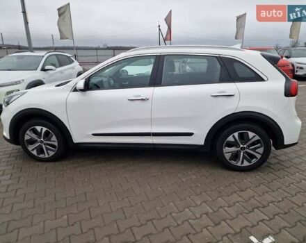 Білий Кіа Niro, об'ємом двигуна 0 л та пробігом 107 тис. км за 20600 $, фото 17 на Automoto.ua