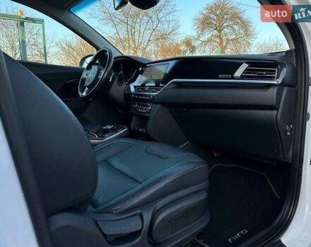 Білий Кіа Niro, об'ємом двигуна 0 л та пробігом 59 тис. км за 24900 $, фото 88 на Automoto.ua