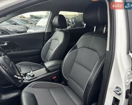 Белый Киа Niro, объемом двигателя 0 л и пробегом 58 тыс. км за 24300 $, фото 26 на Automoto.ua