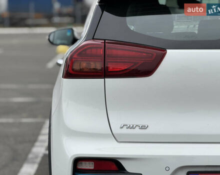 Білий Кіа Niro, об'ємом двигуна 0 л та пробігом 136 тис. км за 20500 $, фото 12 на Automoto.ua
