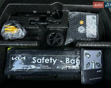 Білий Кіа Niro, об'ємом двигуна 0 л та пробігом 59 тис. км за 24900 $, фото 86 на Automoto.ua