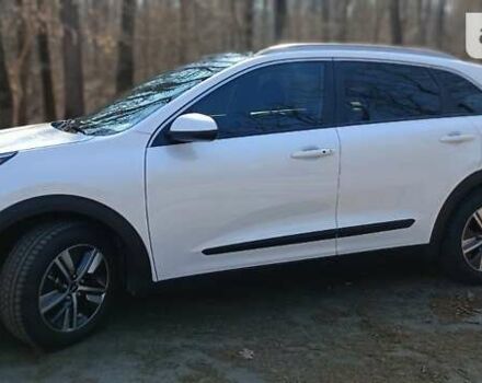 Білий Кіа Niro, об'ємом двигуна 1.58 л та пробігом 30 тис. км за 23500 $, фото 10 на Automoto.ua