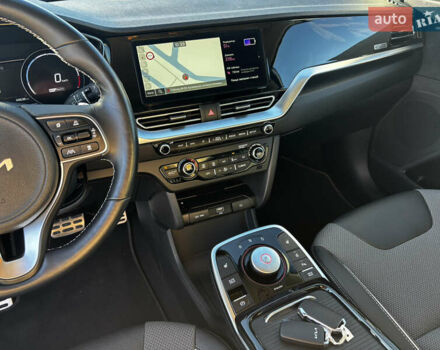 Білий Кіа Niro, об'ємом двигуна 0 л та пробігом 44 тис. км за 23900 $, фото 4 на Automoto.ua