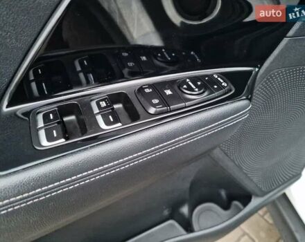 Білий Кіа Niro, об'ємом двигуна 0 л та пробігом 107 тис. км за 20600 $, фото 20 на Automoto.ua