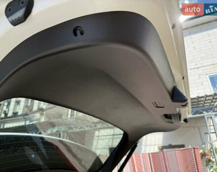 Киа Niro 2023 в Умани на Automoto.ua Белый Киа Niro, объемом двигателя 0 л и пробегом 83 тыс. км за 24600 $, фото 23 на Automoto.ua