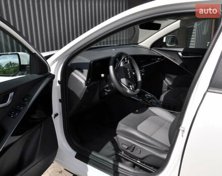 Білий Кіа Niro, об'ємом двигуна 0 л та пробігом 4 тис. км за 24500 $, фото 12 на Automoto.ua