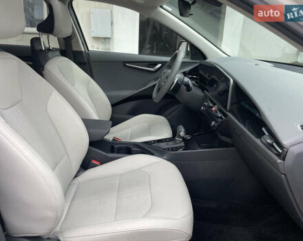 Білий Кіа Niro, об'ємом двигуна 1.6 л та пробігом 15 тис. км за 25900 $, фото 15 на Automoto.ua