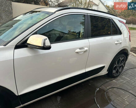 Белый Киа Niro, объемом двигателя 1.6 л и пробегом 17 тыс. км за 26000 $, фото 3 на Automoto.ua