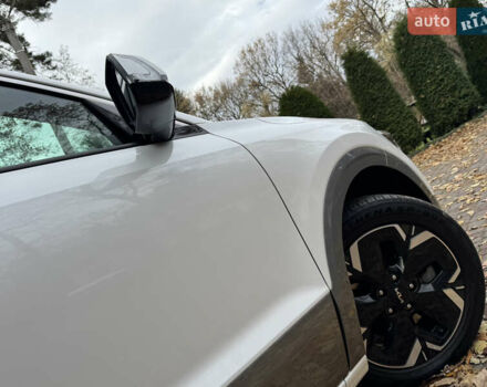 Білий Кіа Niro, об'ємом двигуна 0 л та пробігом 85 тис. км за 26899 $, фото 73 на Automoto.ua