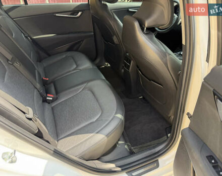 Киа Niro 2023 в Умани на Automoto.ua Белый Киа Niro, объемом двигателя 0 л и пробегом 83 тыс. км за 24600 $, фото 28 на Automoto.ua