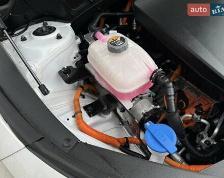 Білий Кіа Niro, об'ємом двигуна 0 л та пробігом 85 тис. км за 26899 $, фото 186 на Automoto.ua