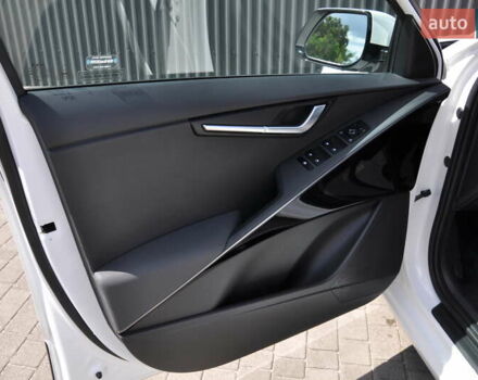 Білий Кіа Niro, об'ємом двигуна 0 л та пробігом 4 тис. км за 24500 $, фото 13 на Automoto.ua
