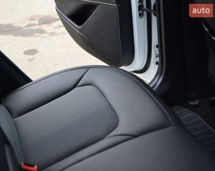 Белый Киа Niro, объемом двигателя 0 л и пробегом 33 тыс. км за 27999 $, фото 101 на Automoto.ua