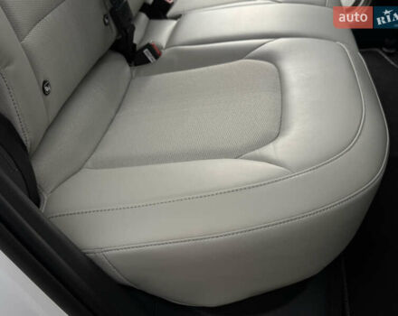 Білий Кіа Niro, об'ємом двигуна 0 л та пробігом 85 тис. км за 26899 $, фото 176 на Automoto.ua